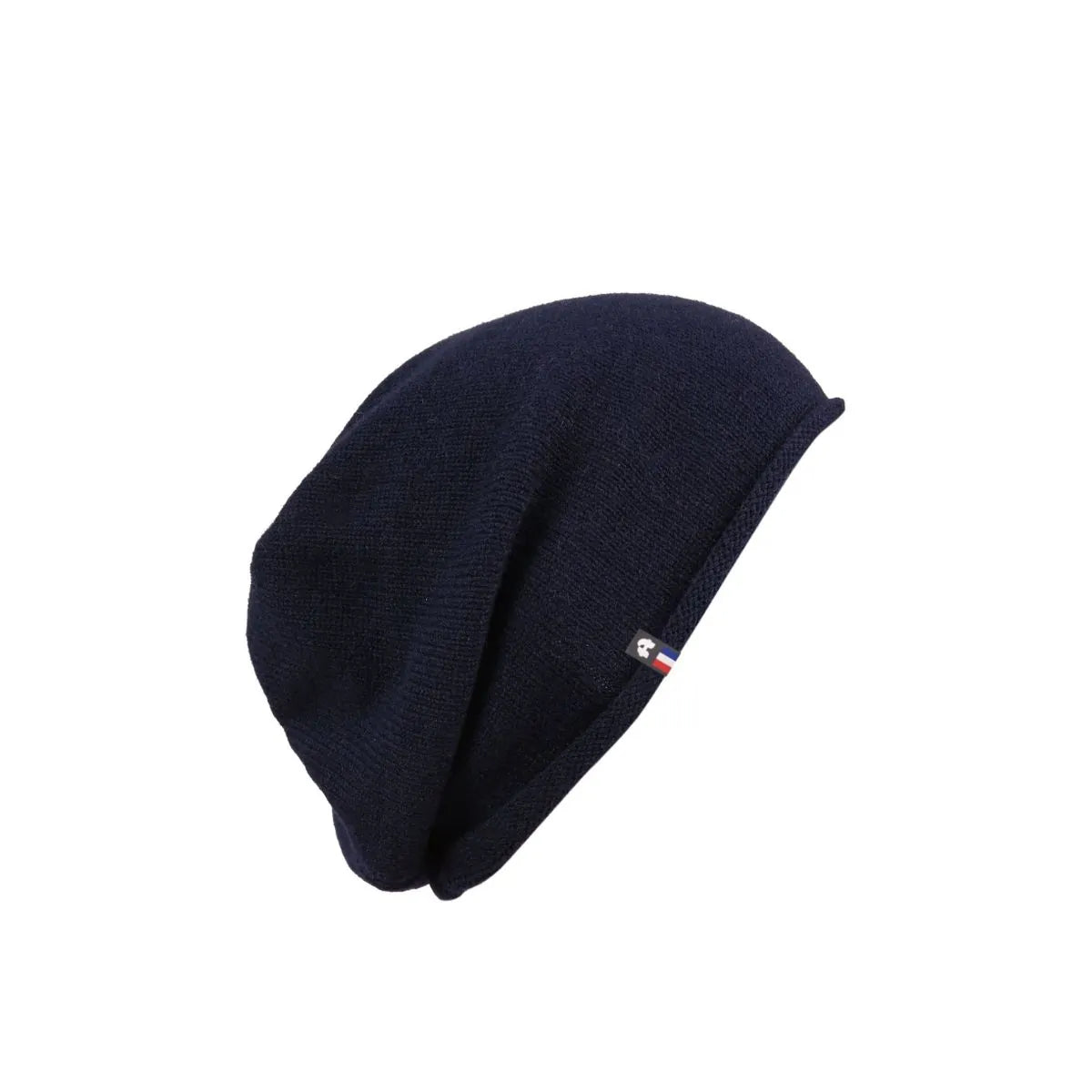Bonnet tombant en cachemire et laine Marine Léman à bord roulotté et étiquette tricolore, posé à plat – PALÂBA