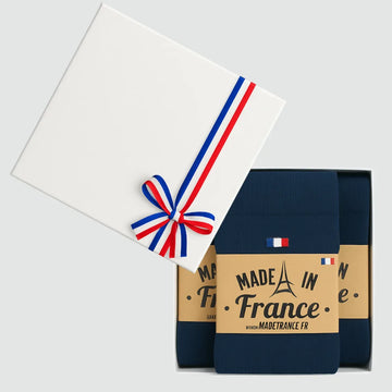 Coffret cadeau ouvert avec 3 paires de chaussettes homme bleu marine fabriquées en France – PALÂBA
