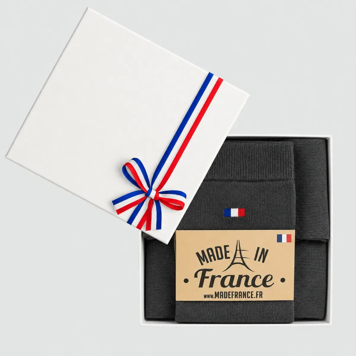 Coffret cadeau ouvert avec 3 paires de chaussettes homme gris anthracite à drapeau tricolore – PALÂBA
