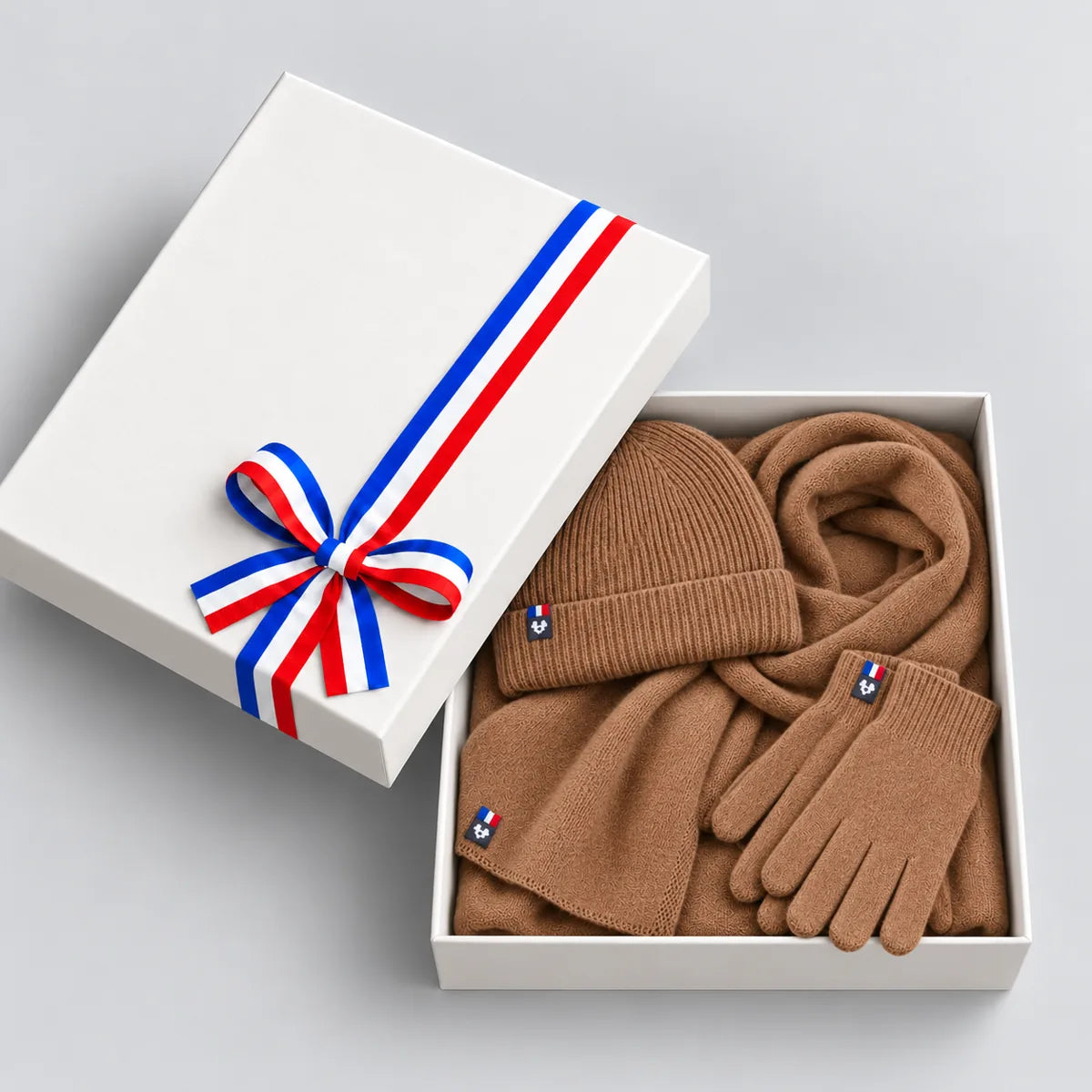 Coffret cadeau ouvert avec bonnet, écharpe et gants homme en laine mérinos Camel Aubrac – PALÂBA