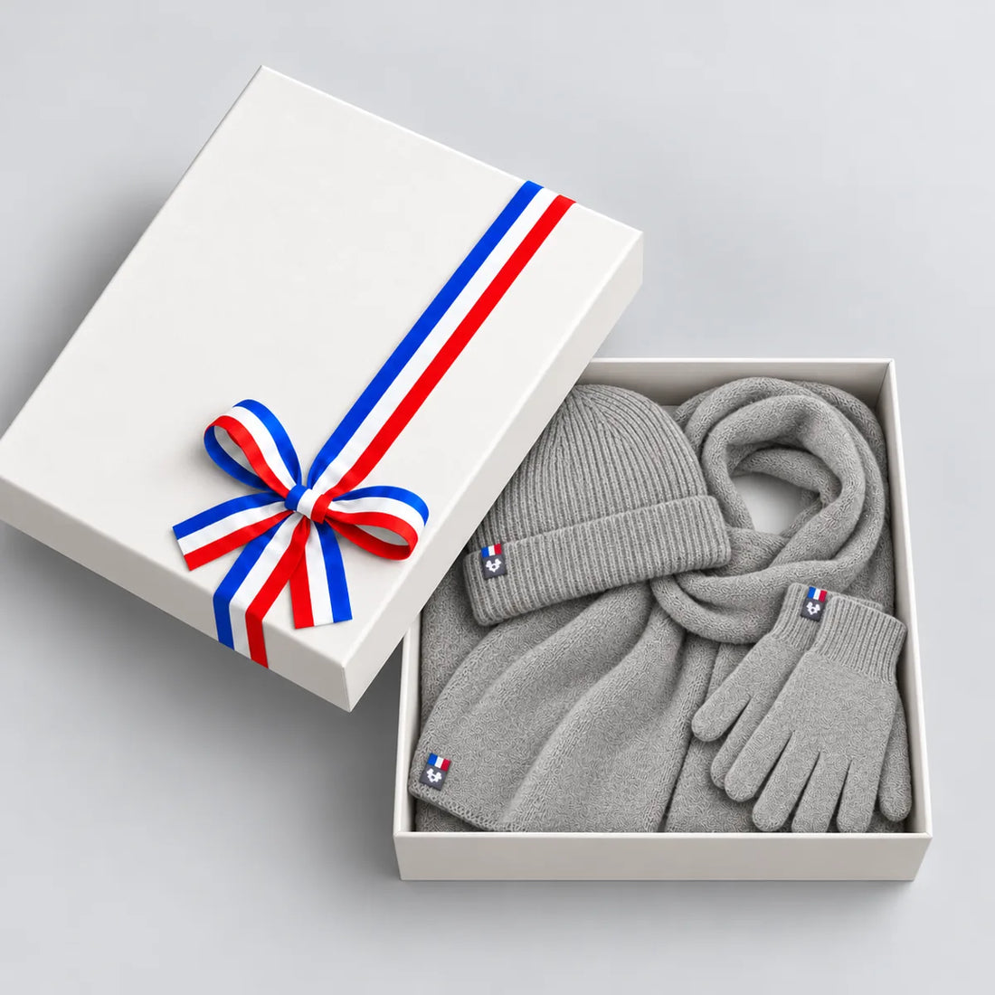Coffret cadeau ouvert avec bonnet, écharpe et gants homme en laine mérinos Noir Val d'Isère – PALÂBA