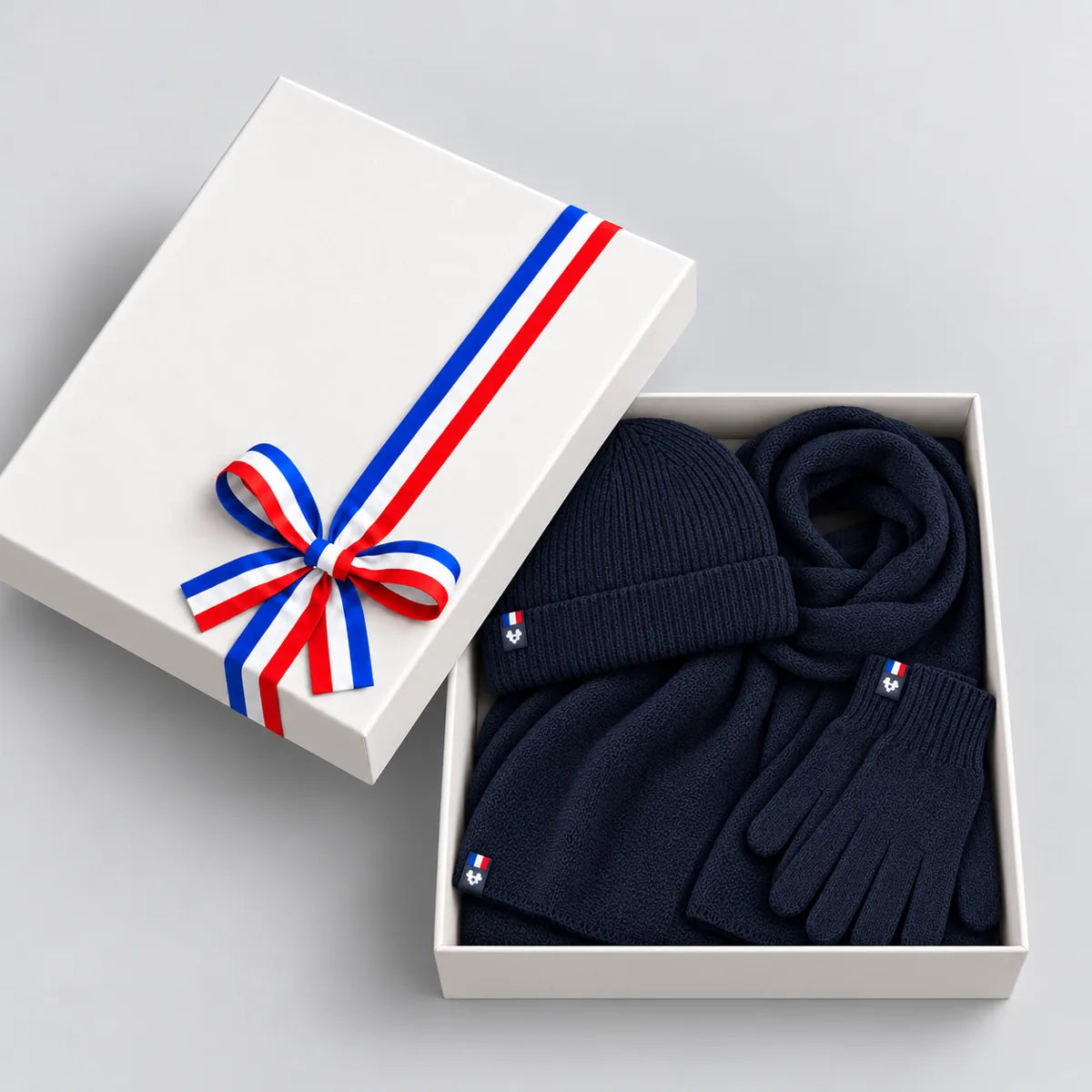 Coffret cadeau ouvert avec bonnet, écharpe et gants homme en laine mérinos Marine Léman – PALÂBA