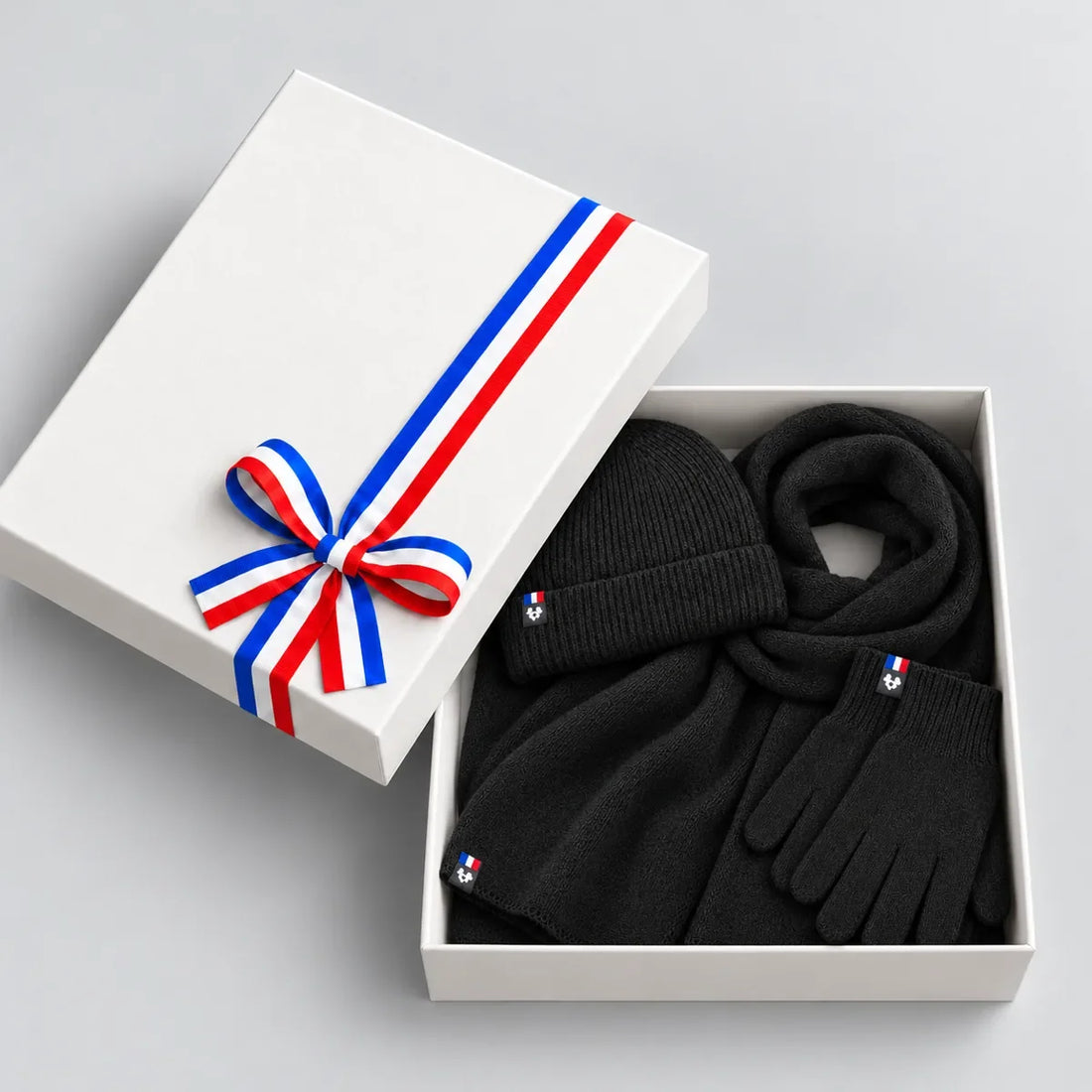 Coffret cadeau ouvert avec bonnet, écharpe et gants homme en laine mérinos Noir Val d'Isère – PALÂBA