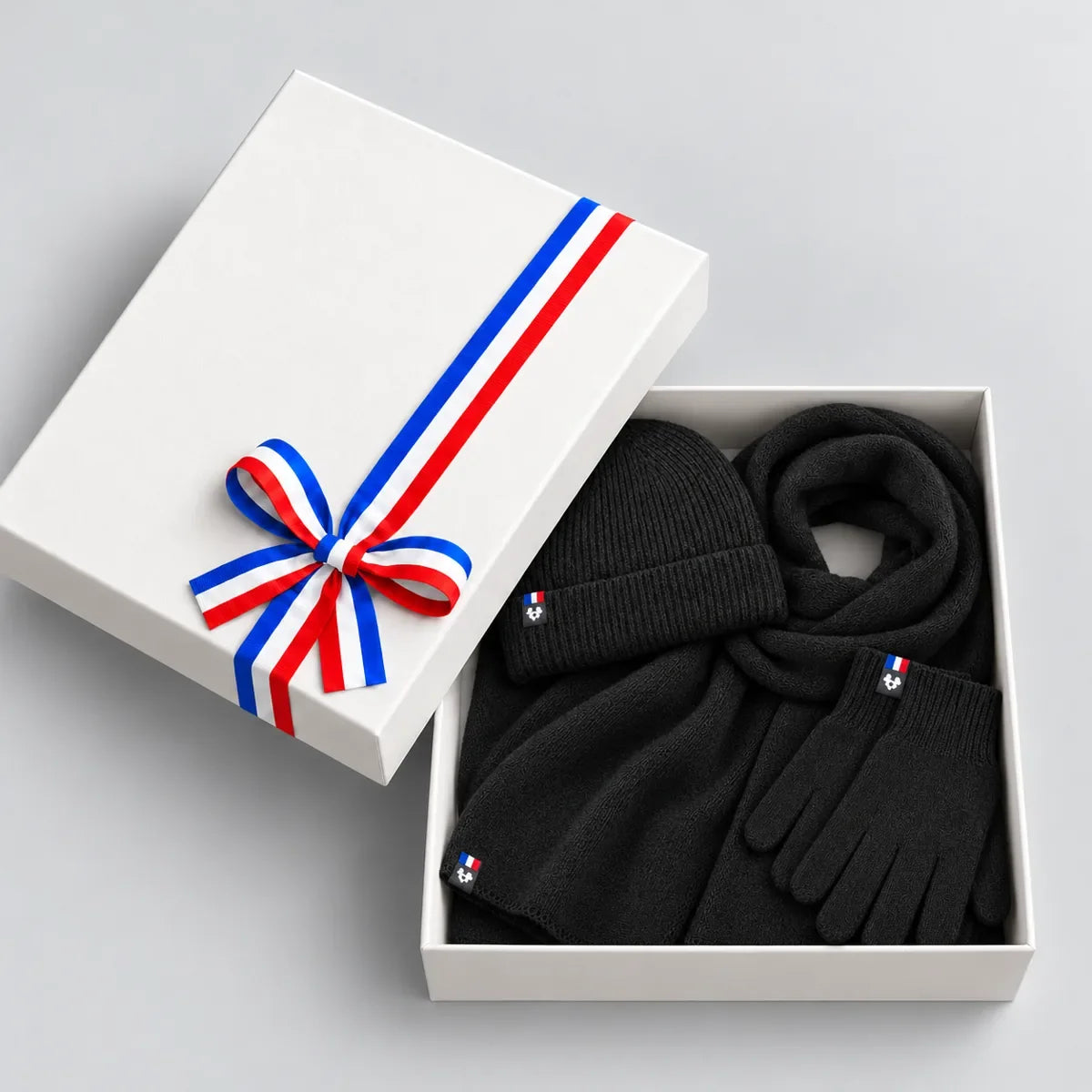 Coffret cadeau ouvert avec bonnet, écharpe et gants homme en laine mérinos Noir Val d'Isère – PALÂBA