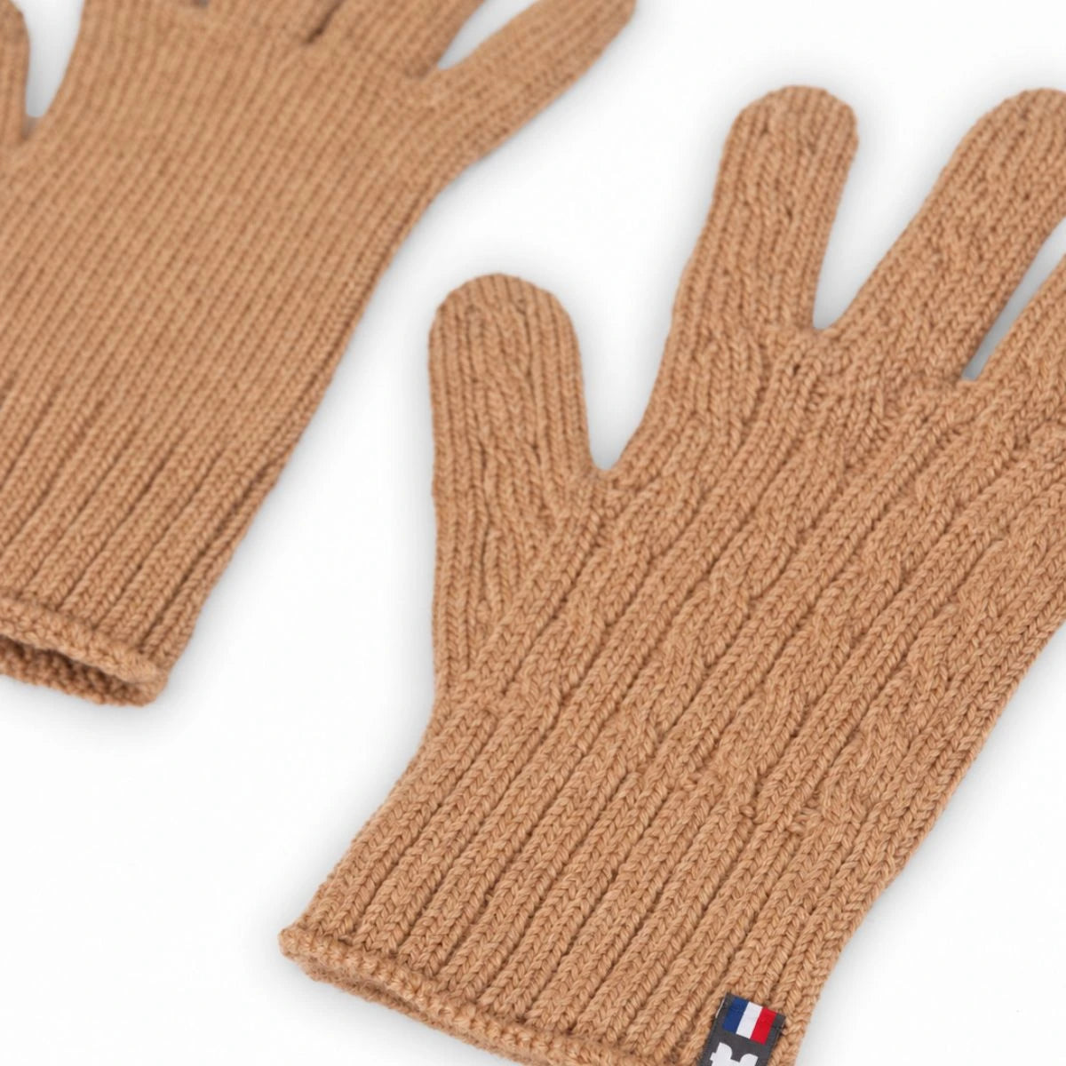 Gants femme torsadés et tactiles en laine mérinos Camel Aubrac, faits main en Auvergne – PALÂBA