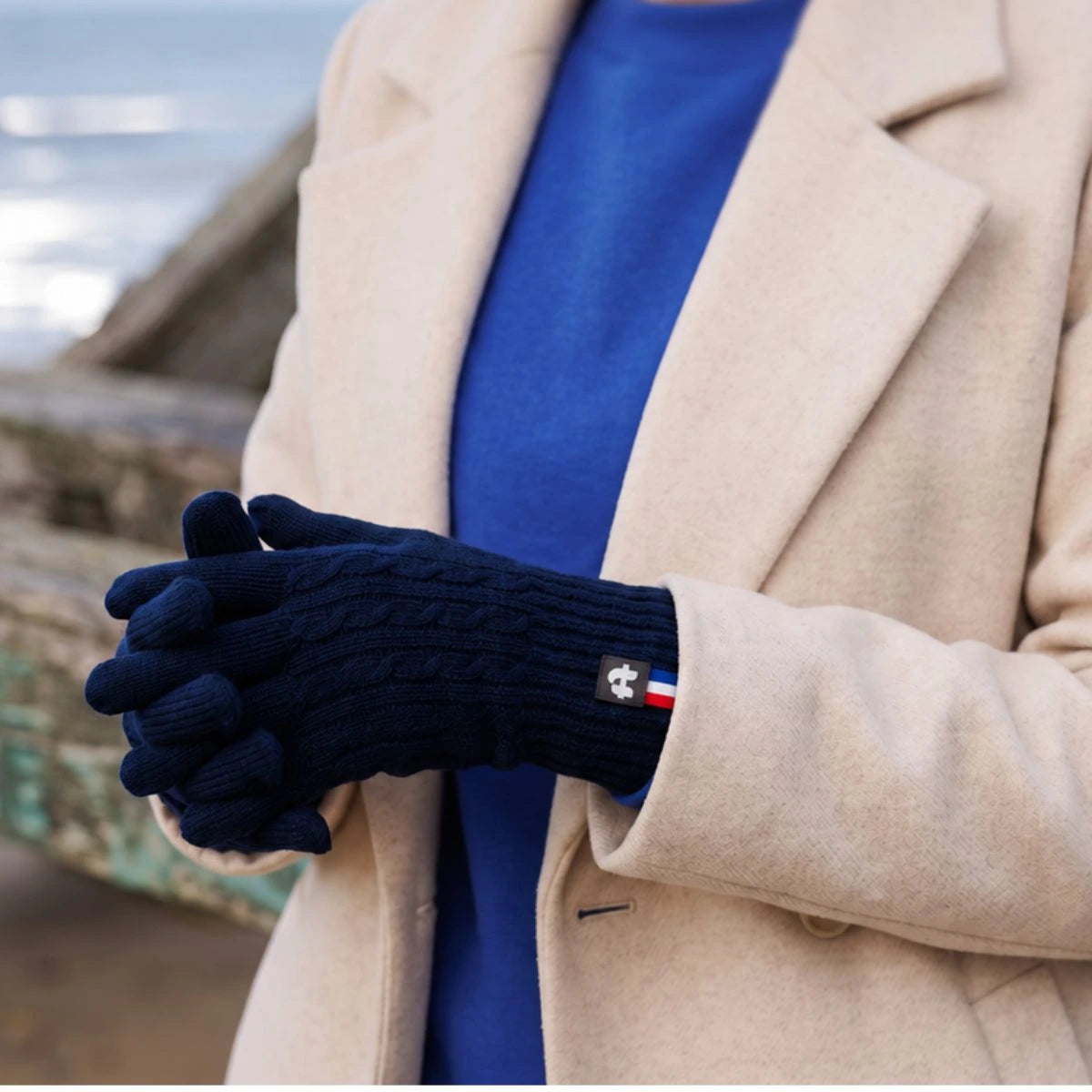 Gants torsadés en laine mérinos pour femme, coloris Marine Léman – PALÂBA