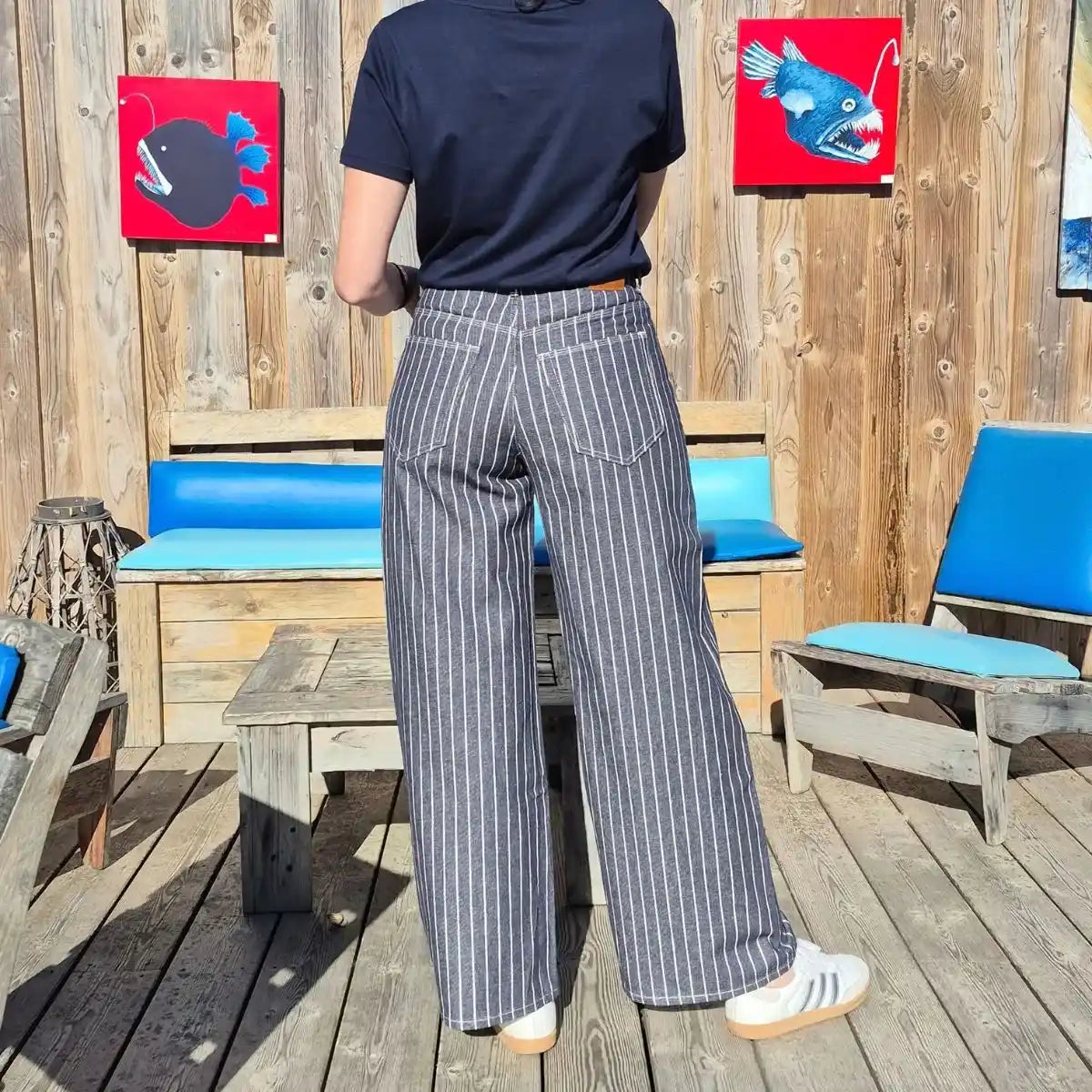 Détail des poches arrière d'un jean large femme rayé  palaba