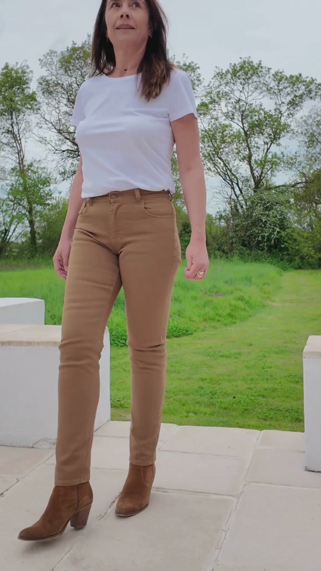 video jean français femme couleur cognac